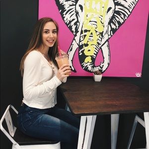 Meet your Posher, Elizabeth